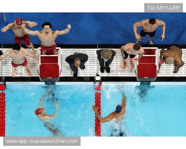 新加坡世锦赛男子4x200米自由泳接力：中国队潘展乐压轴反超夺铜